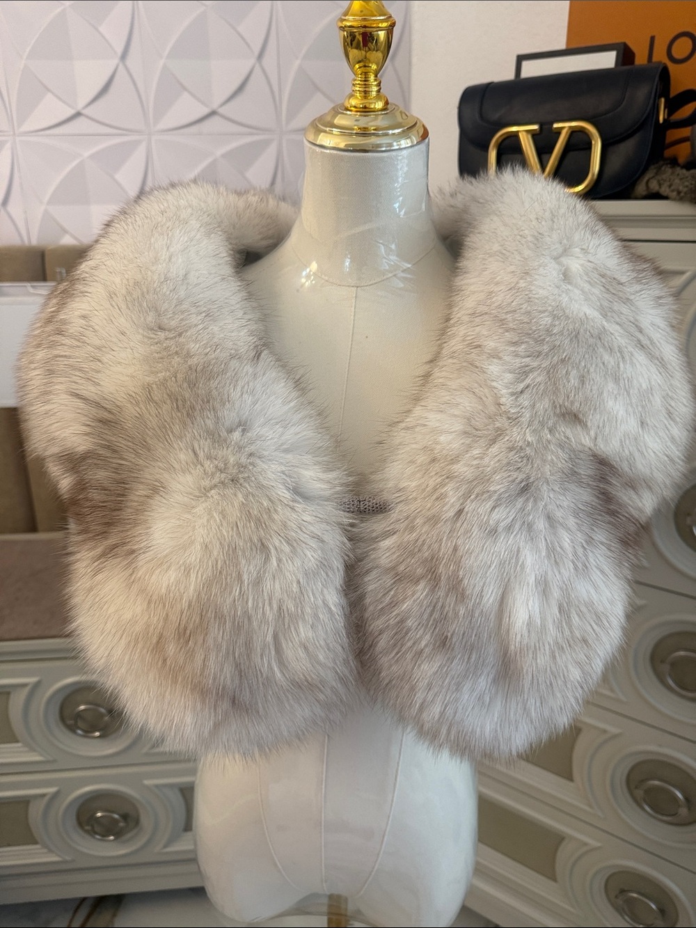 Saga fox  blue fox fur stole
